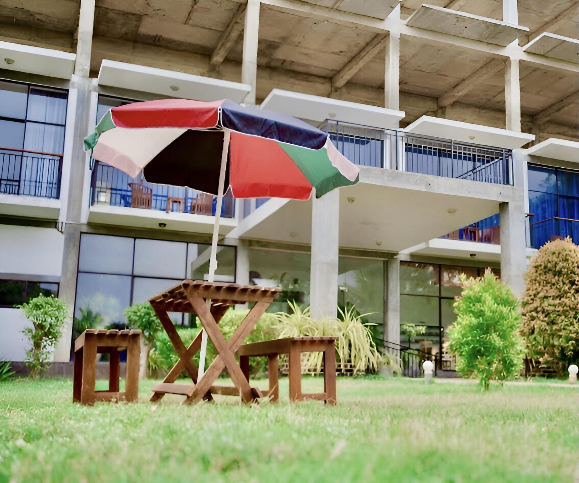 Aqua Marine Beach Hotel كالكوداه المظهر الخارجي الصورة